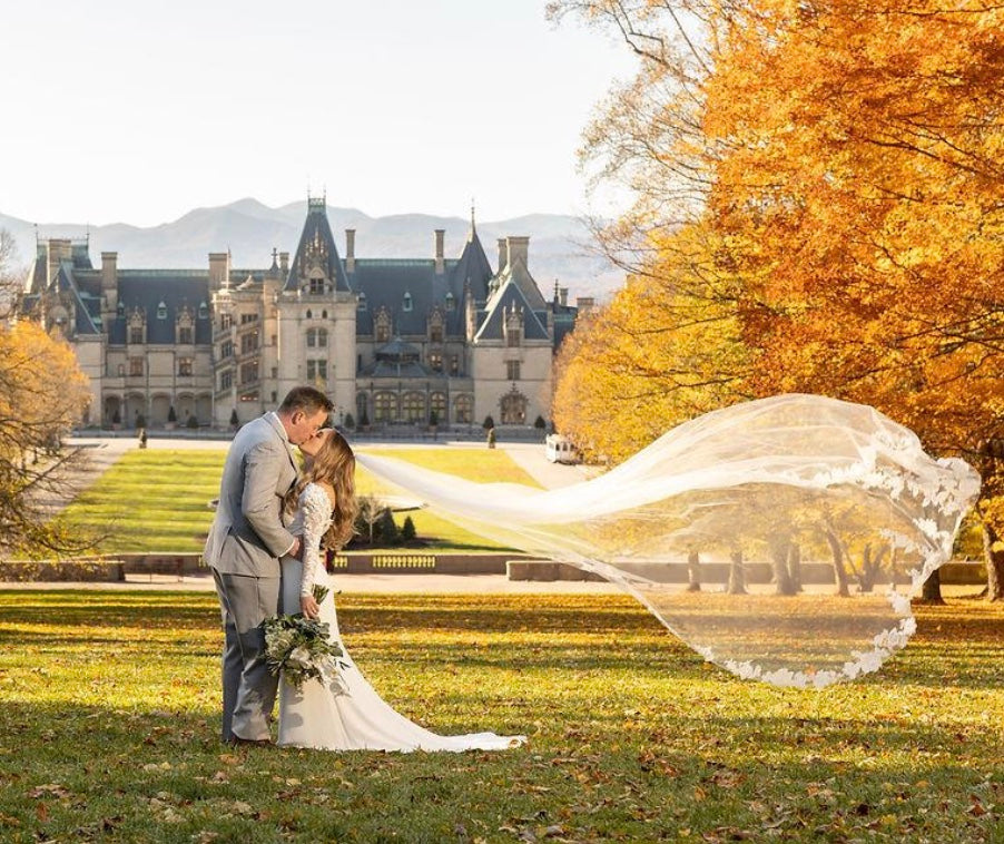A Wedding in the Fall: The Romance of Autumn, Candlelight and a Celebration Wrapped in Gold
