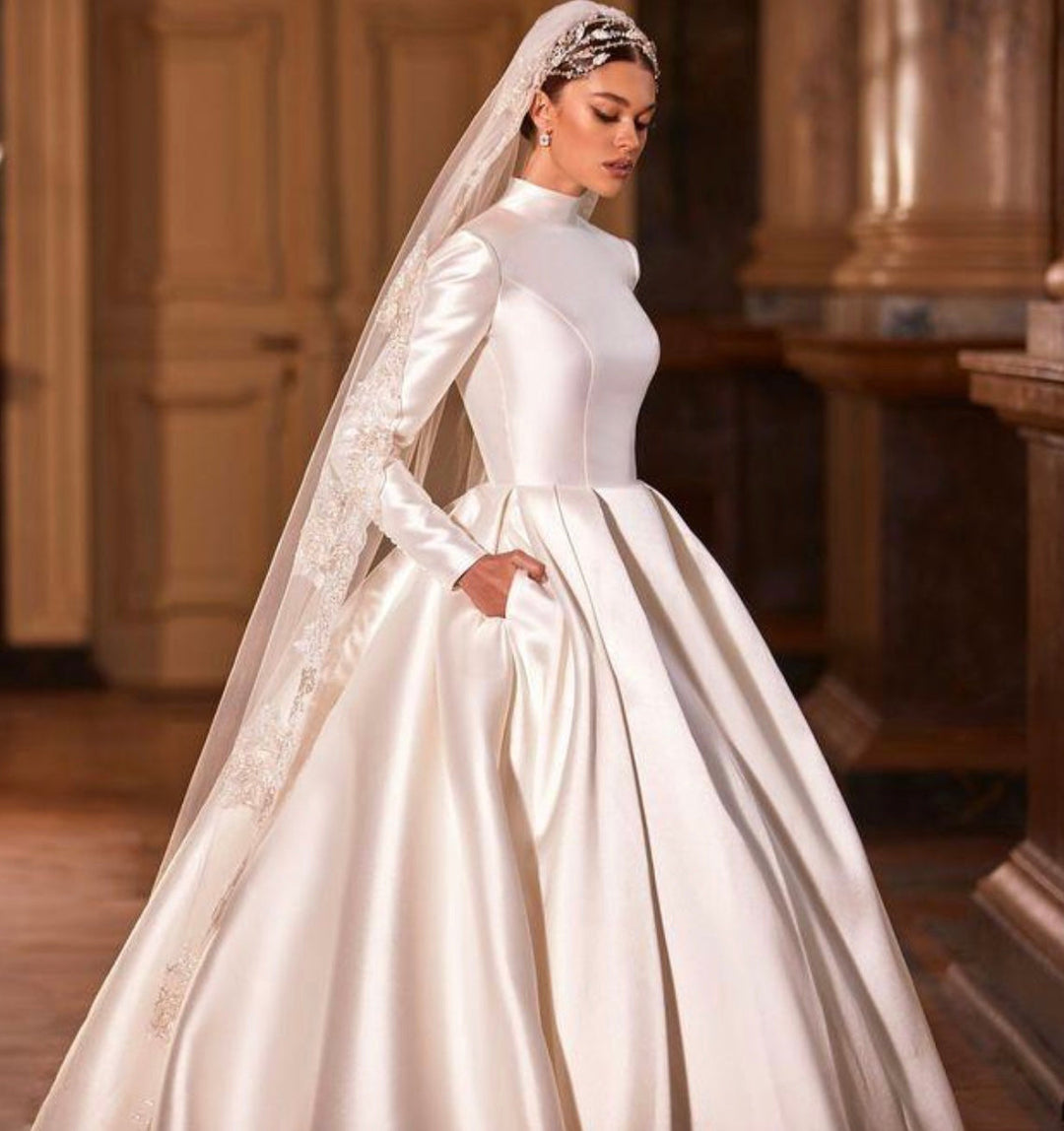A Wedding in the Fall: Autumn Bridal Fashion, Couture Details and; the Art of Dressing for the Season